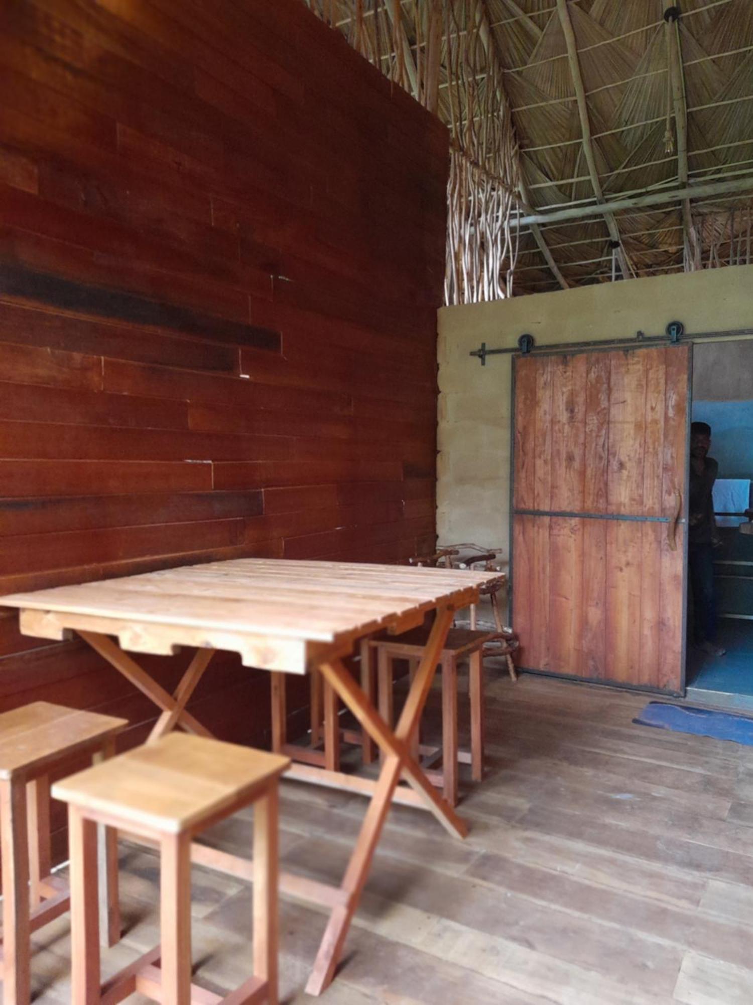 Wood Palace Ella Rom bilde